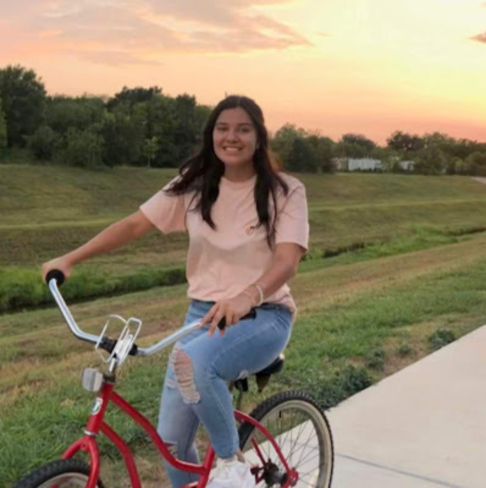 Meet your Posher, Mayra lorena